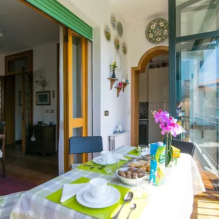 Mirella Fine Living 아파트